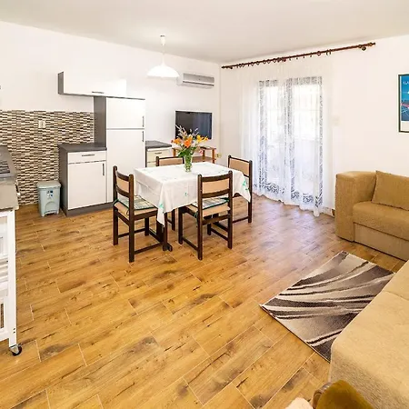 Jurina Apartman Krk Town