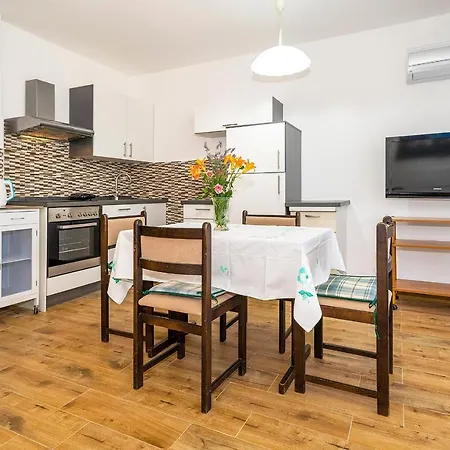 Jurina Apartmán Krk Town